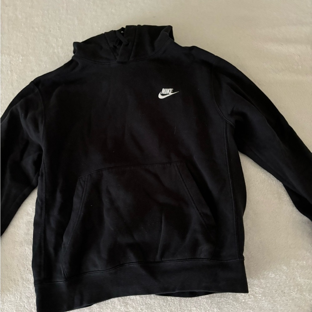 black nike sweatshirt